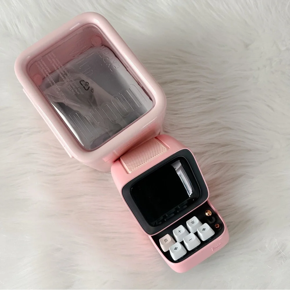 Divoom Ditoo Retro Pixel Art Game, Bluetooth Speaker, Alarm clock and more - Picture 9 of 9